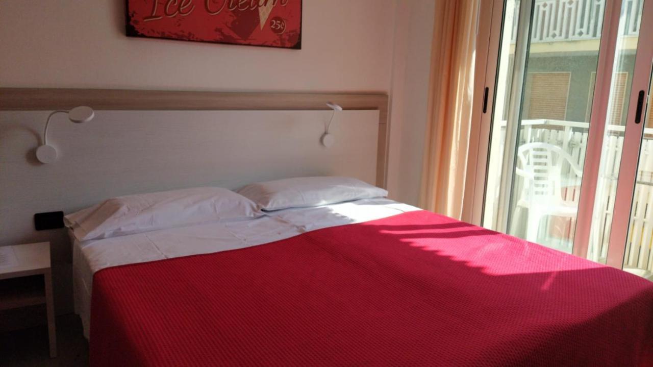 Hotel Ciao Bed & Breakfast Lignano Sabbiadoro Exterior foto